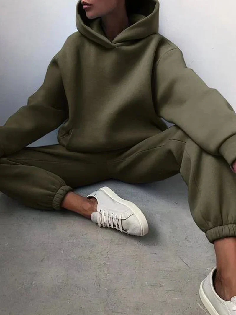 Chic Two-Piece Tracksuit Set for Ultimate Comfort and Style